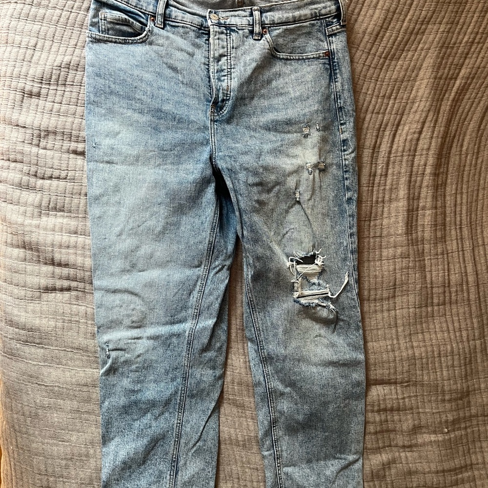 Old Navy Women’s Distressed Straight Leg Jeans
